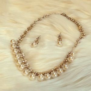 Elegant pearl and crystal necklace with earrings